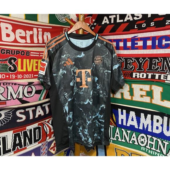 Bayern Munich | Men’s Large “Camo Edition” Jersey - Picture 6 of 7